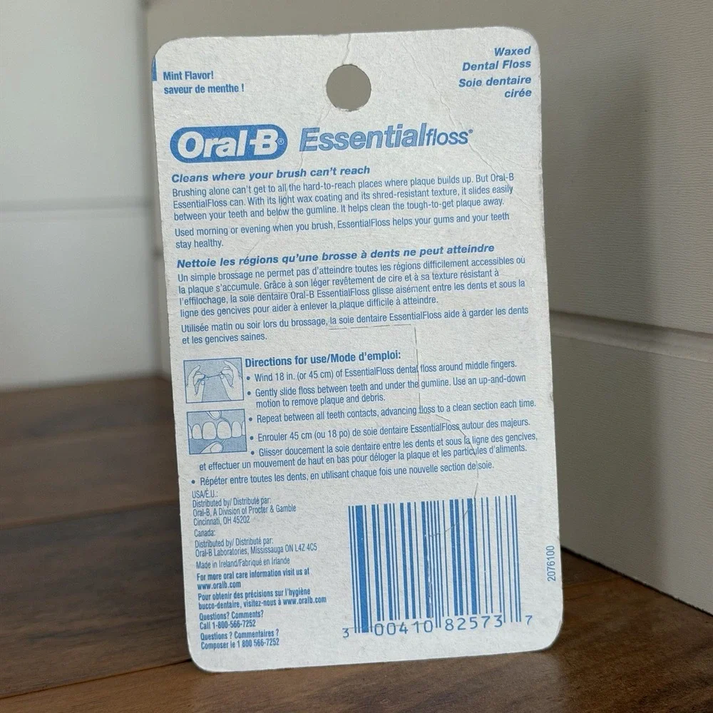 Oral-B Essential Dental Floss Mint Waxed 50m Old Stock